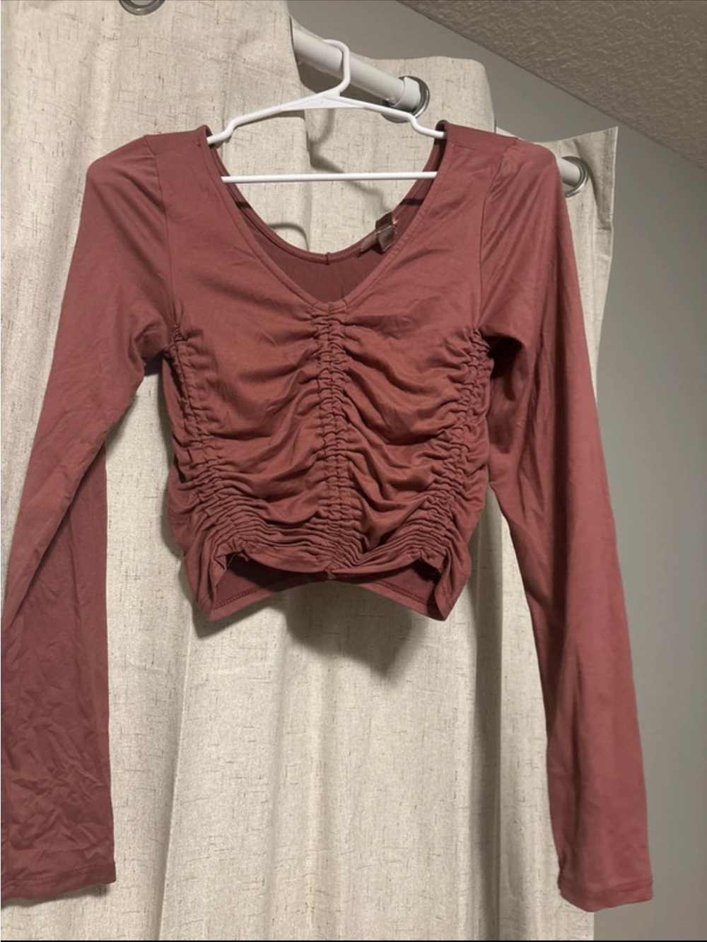 Aeropostale Ruched V-Neck Long Sleeve Crop Top - Rose
